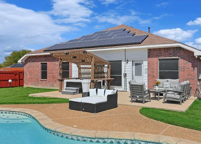 5Br Holiday Getaway In Desoto With Pool, Hot Tub & Cinema