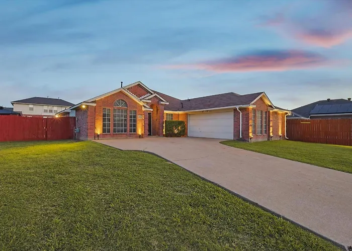 5Br Holiday Getaway In Desoto With Pool, Hot Tub & Cinema