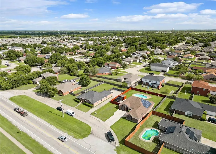 5Br Holiday Getaway In Desoto With Pool, Hot Tub & Cinema