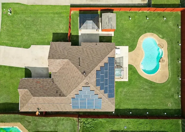5Br Holiday Getaway In Desoto With Pool, Hot Tub & Cinema