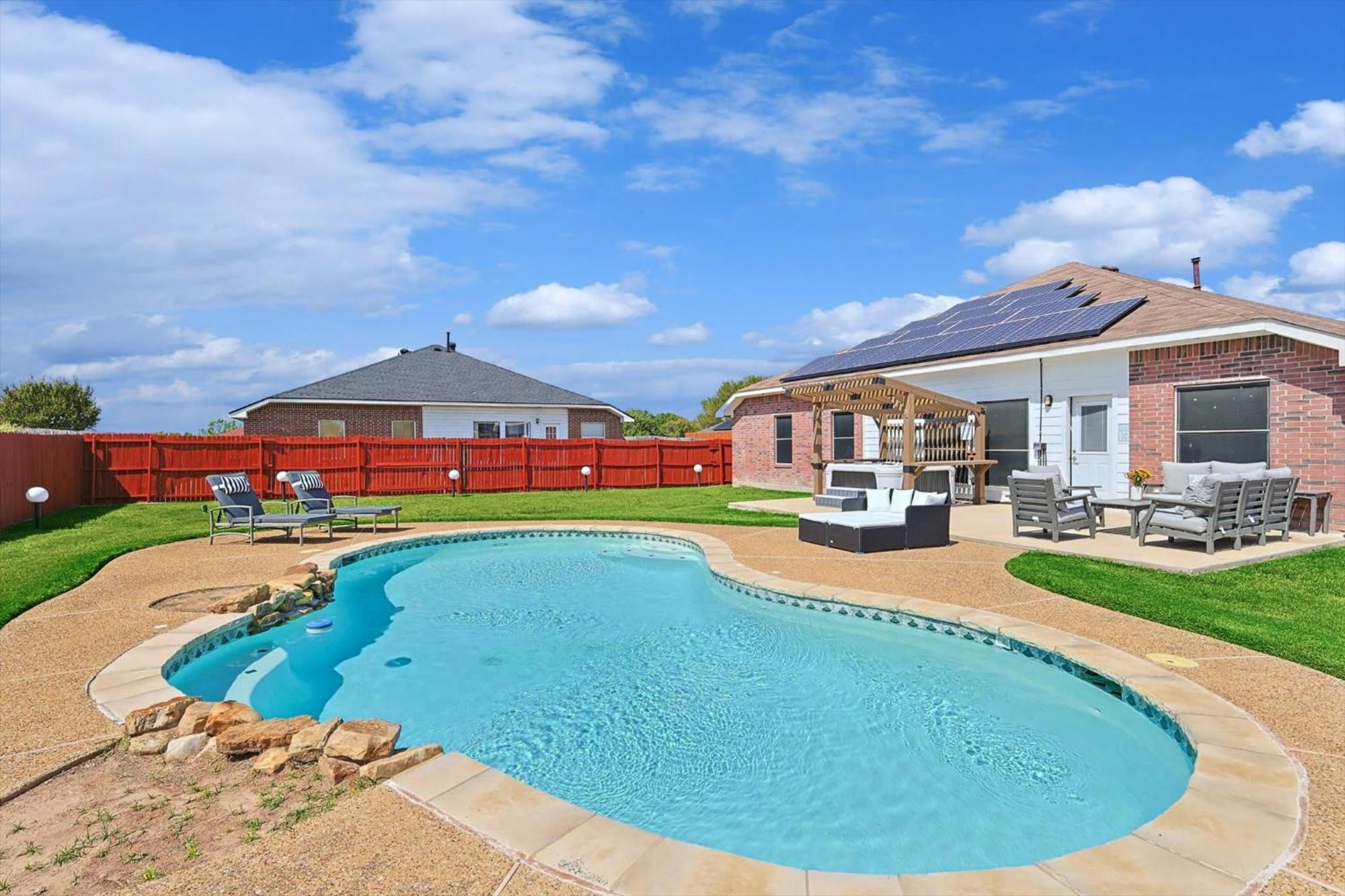 5br Getaway In With Pool, Hot Tub & Cinema DeSoto
