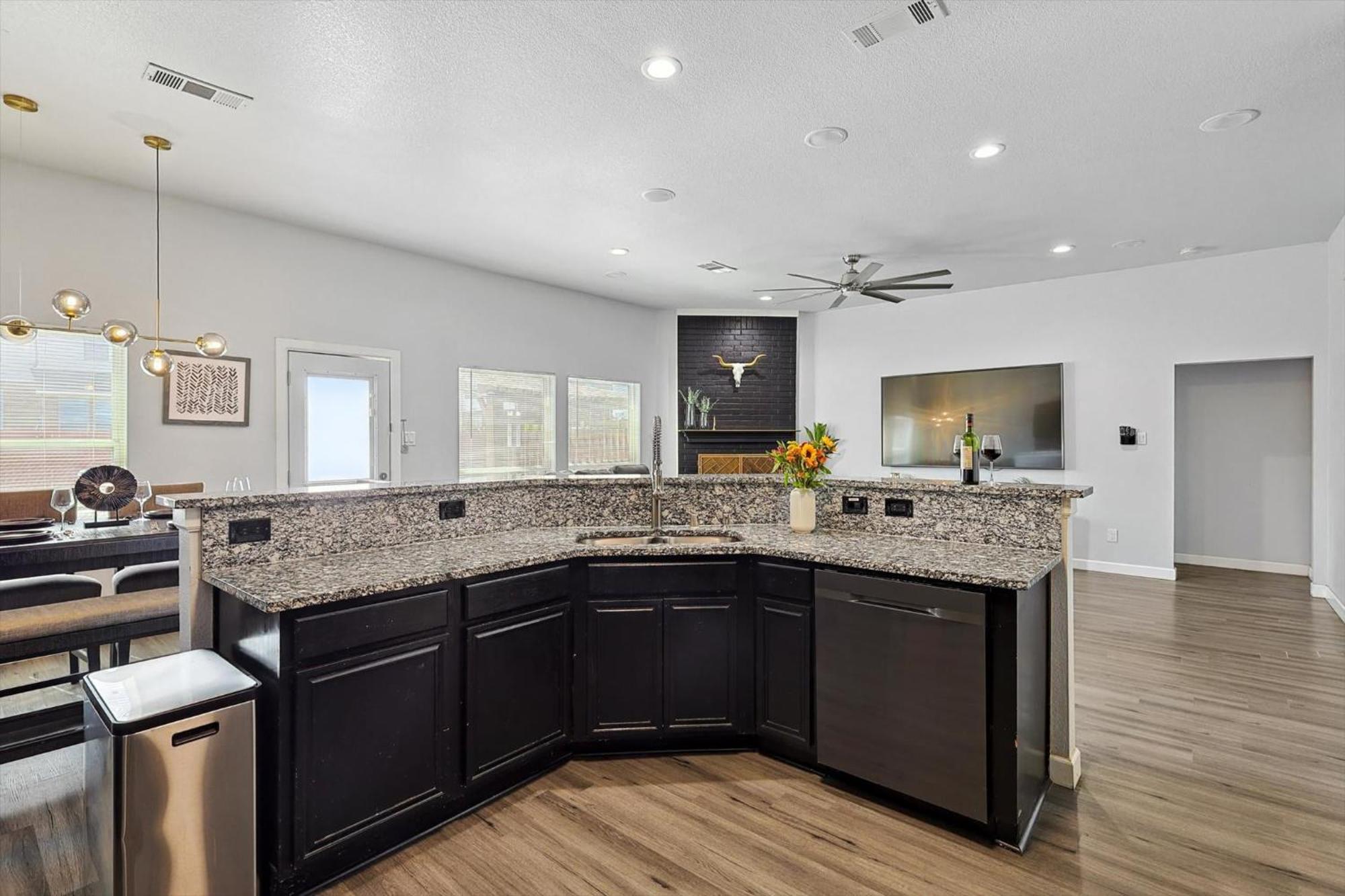 5br Getaway In With Pool, Hot Tub & Cinema Villa